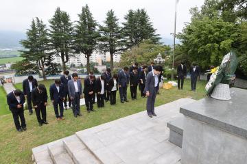 제9대 상주시의회 충혼탑 참배