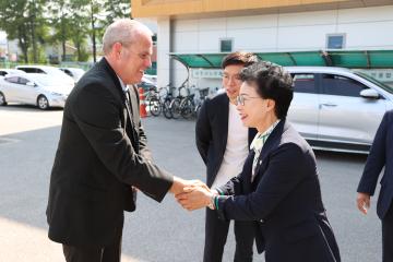 국제자매도시 미국 데이비스시 학생교류단 의회방문